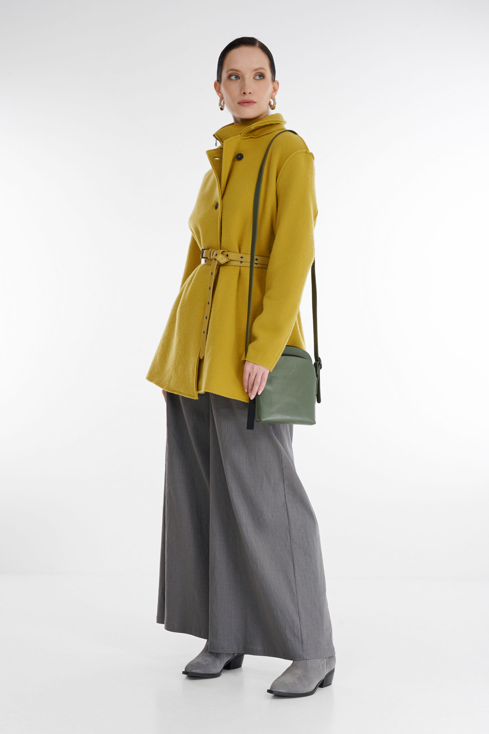 Кожаный ремень с люверсами Бренд Sarah Pacini