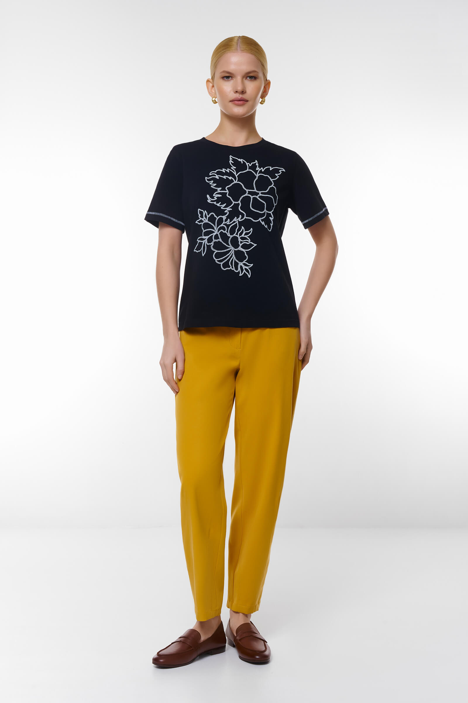 Футболка с цветочной вышивкой Бренд Caterina Leman