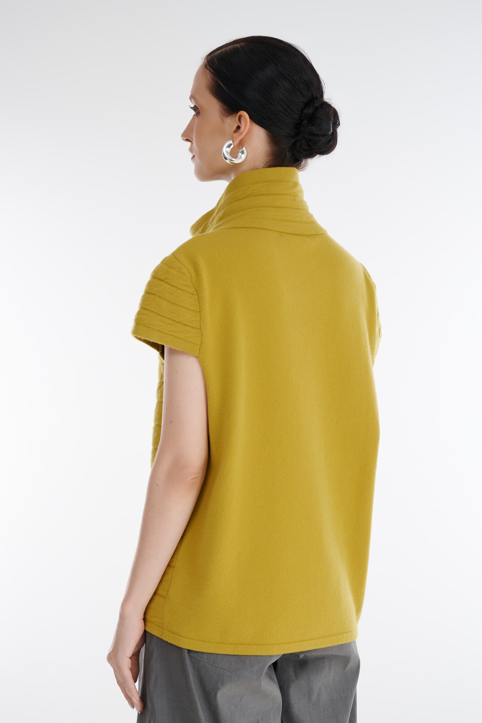 Трикотажный жилет на молнии Бренд Sarah Pacini