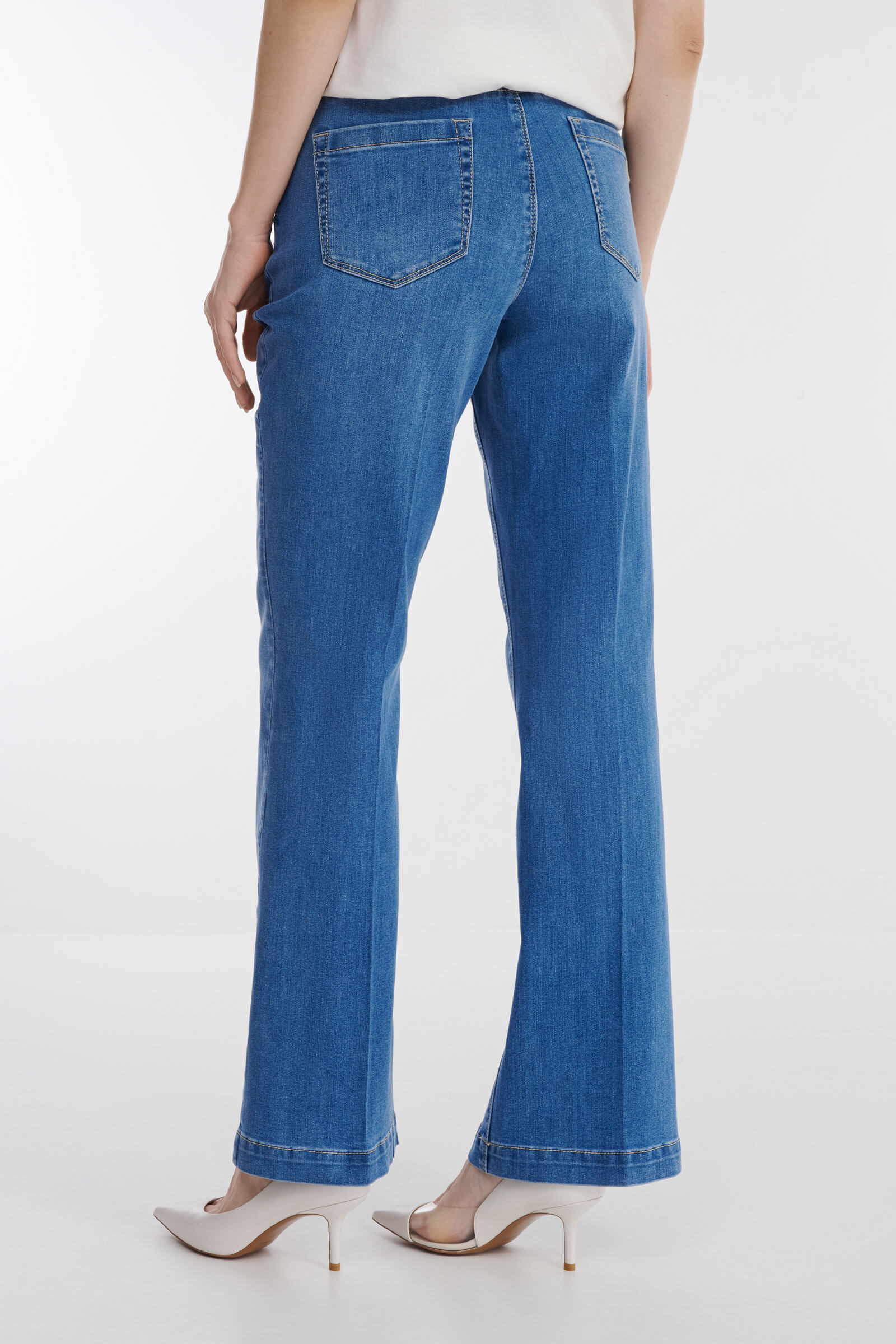 Расклешенные джинсы со стрелками Бренд Diana Gallesi