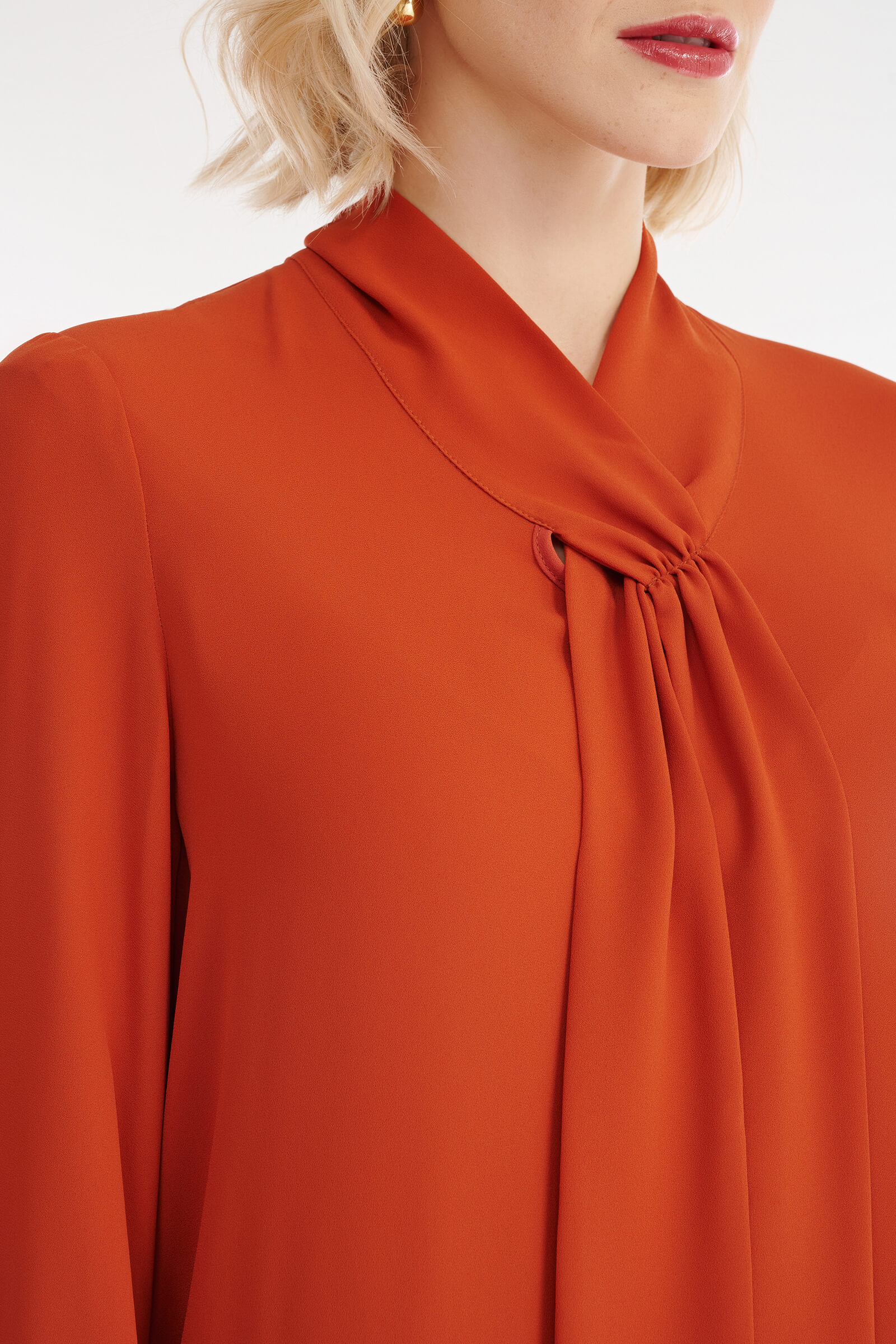 Блузка с воротником-аскот Бренд Diana Gallesi