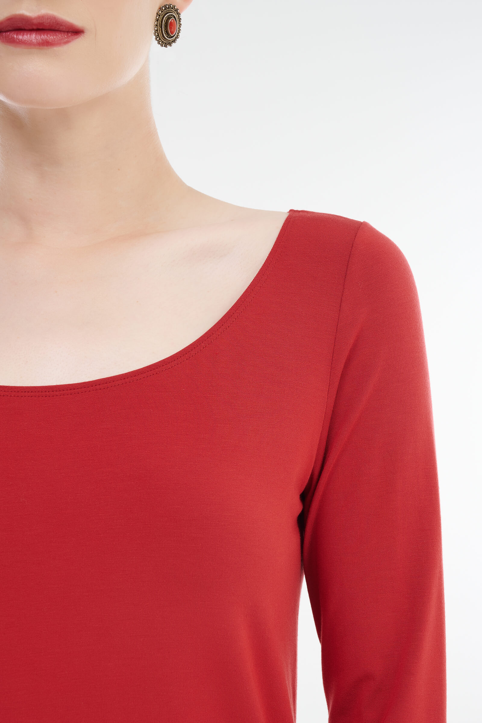 Лонгслив с U-образным вырезом Бренд Sarah Pacini