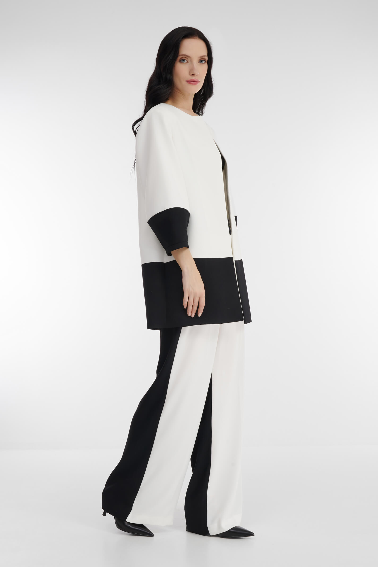 Легкое пальто с укороченными рукавами Бренд Diana Gallesi