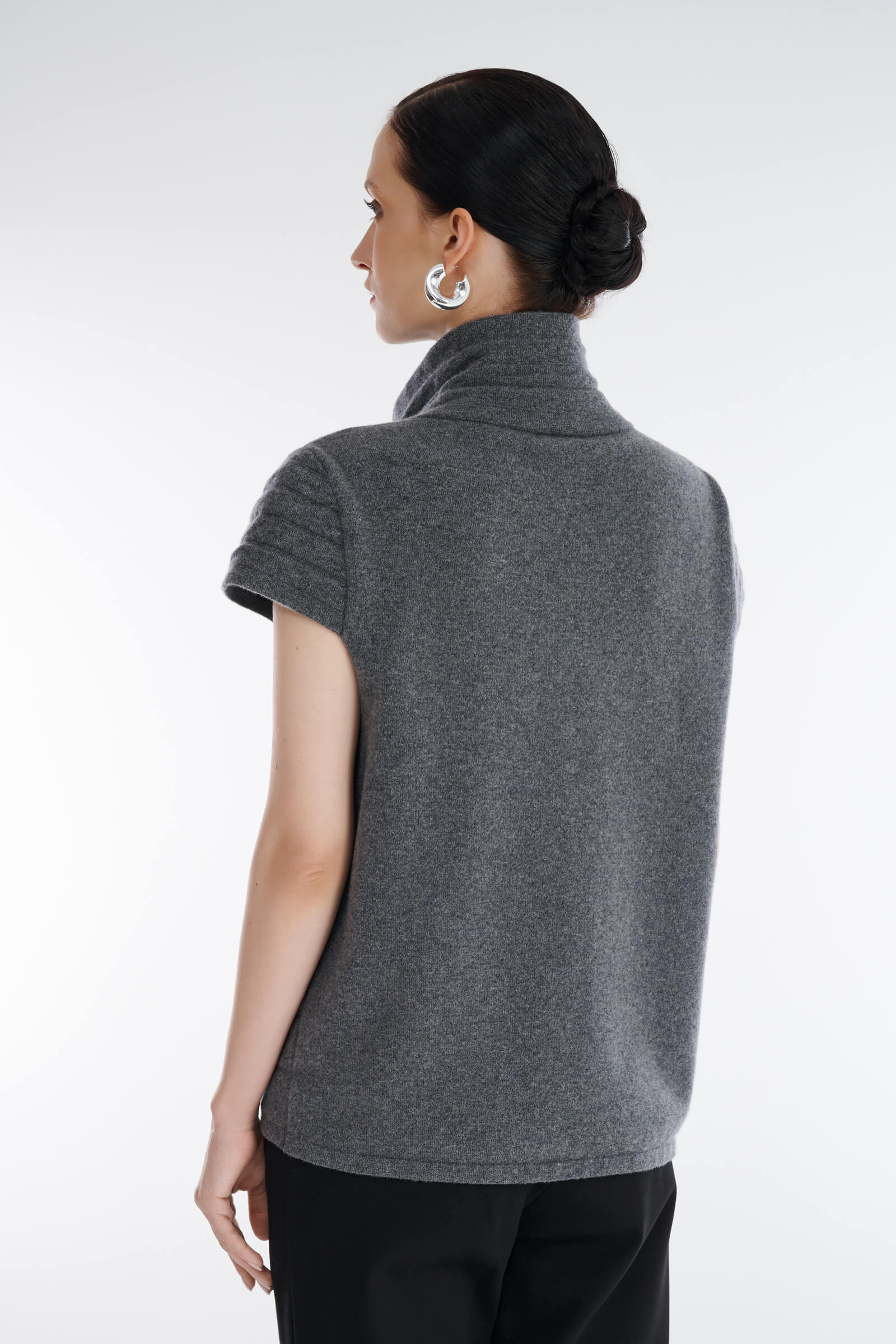 Трикотажный жилет на молнии Бренд Sarah Pacini