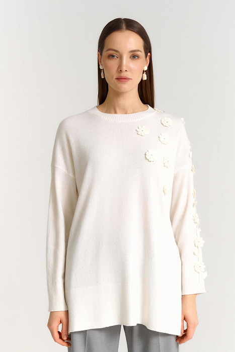 Джемпер с объемным цветочным декором Бренд Daniela Drei