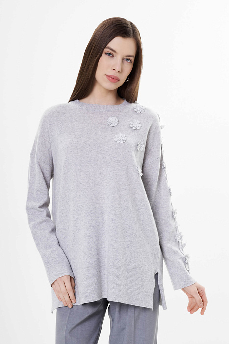 Джемпер с объемным цветочным декором Бренд Daniela Drei